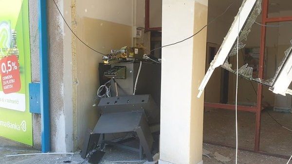 Výbuchy na Slovensku poškodily tři bankomaty